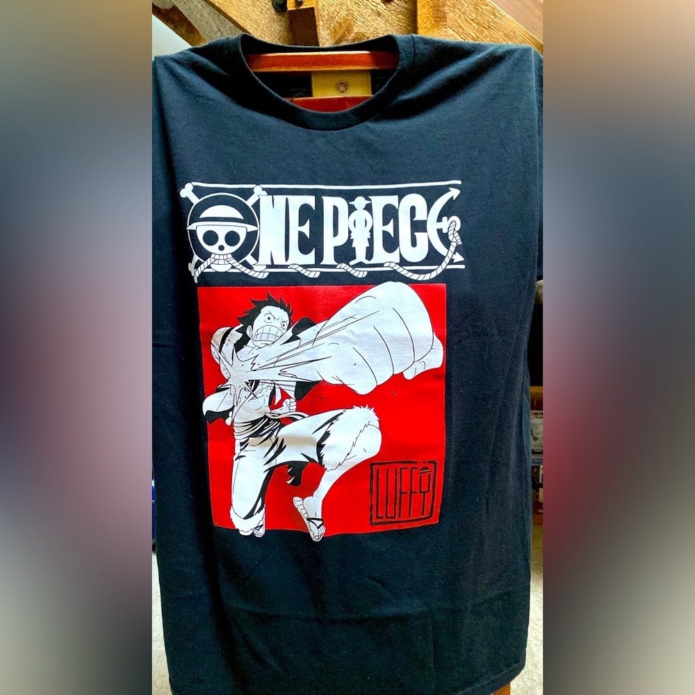 Men’s one piece luffy shirt medium